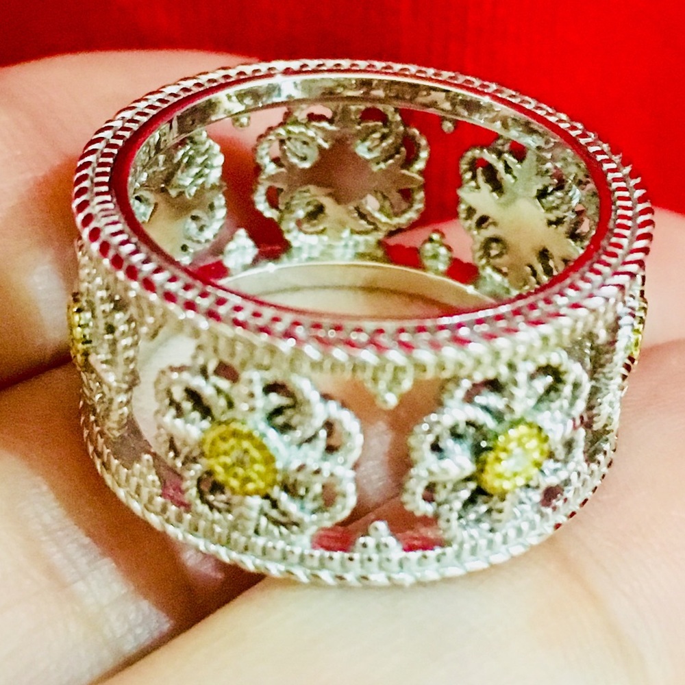 JUDITH RIPKA JR TWO 18K GLD SS DIAMOND FLOWER BAND